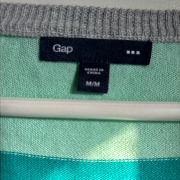 Gap Long Sleeve - Picture 2 of 3